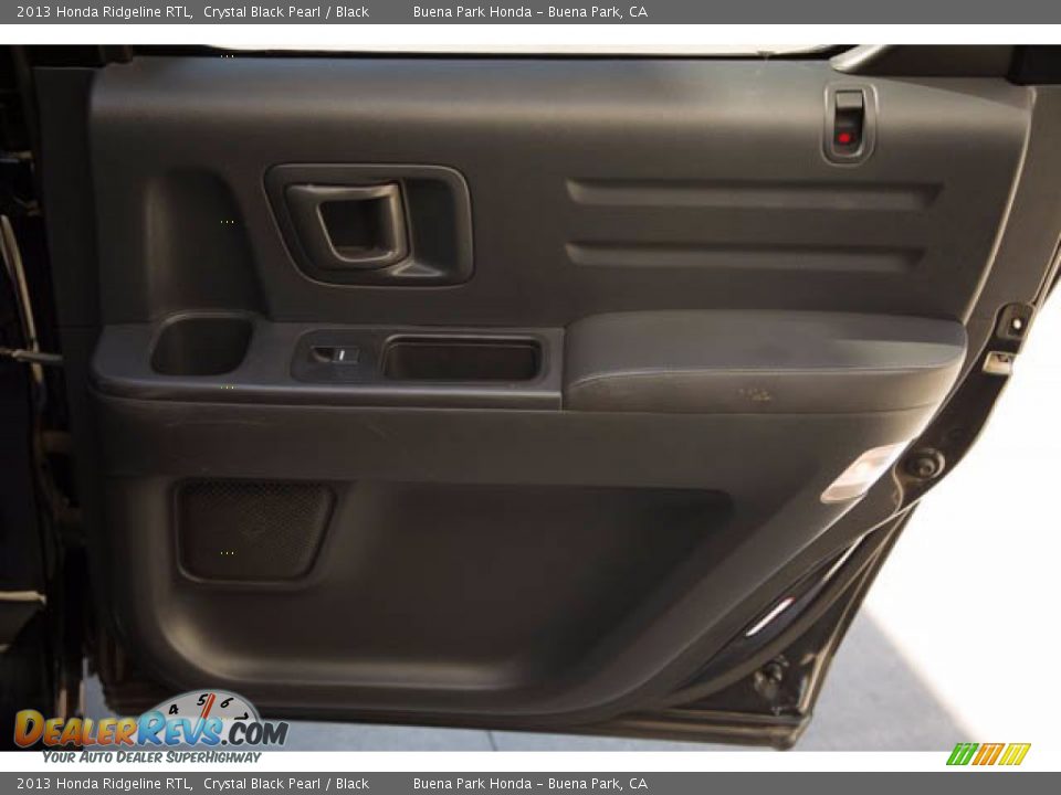 2013 Honda Ridgeline RTL Crystal Black Pearl / Black Photo #32