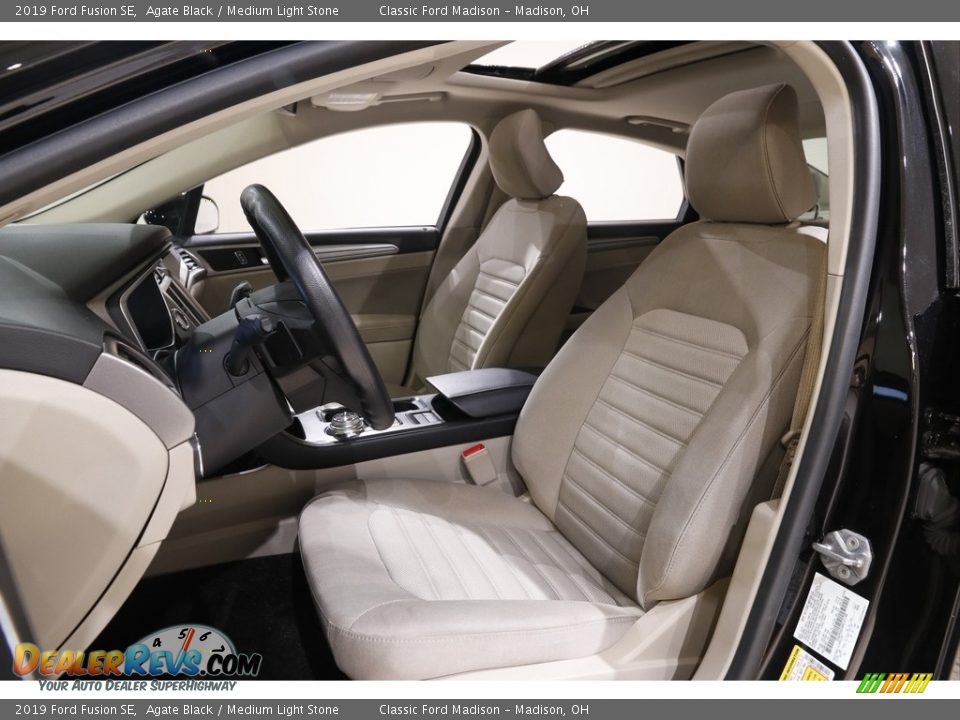 2019 Ford Fusion SE Agate Black / Medium Light Stone Photo #5