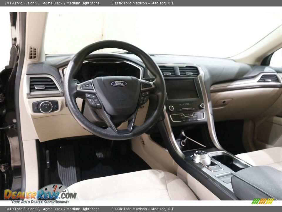 2019 Ford Fusion SE Agate Black / Medium Light Stone Photo #6