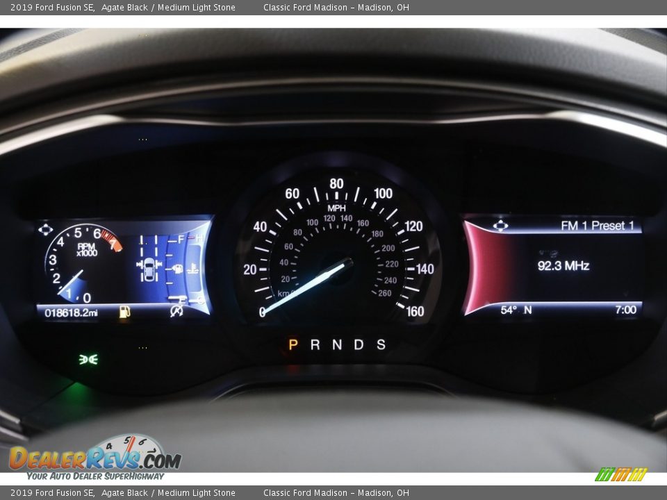 2019 Ford Fusion SE Agate Black / Medium Light Stone Photo #8