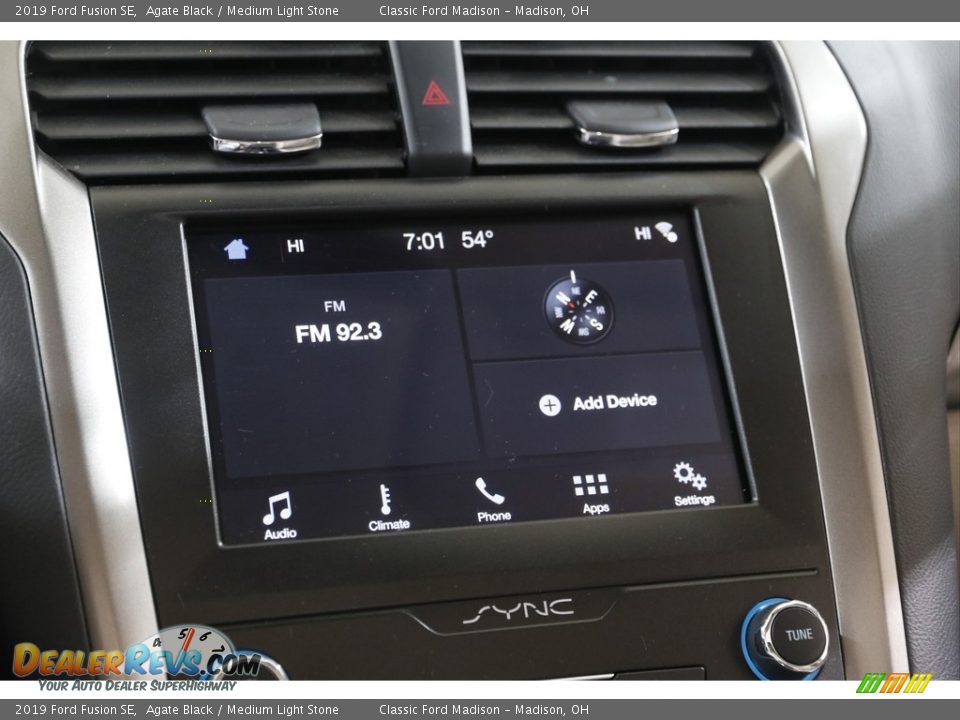 2019 Ford Fusion SE Agate Black / Medium Light Stone Photo #10