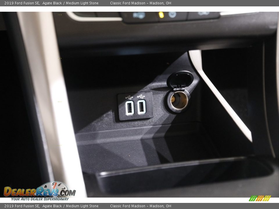 2019 Ford Fusion SE Agate Black / Medium Light Stone Photo #11