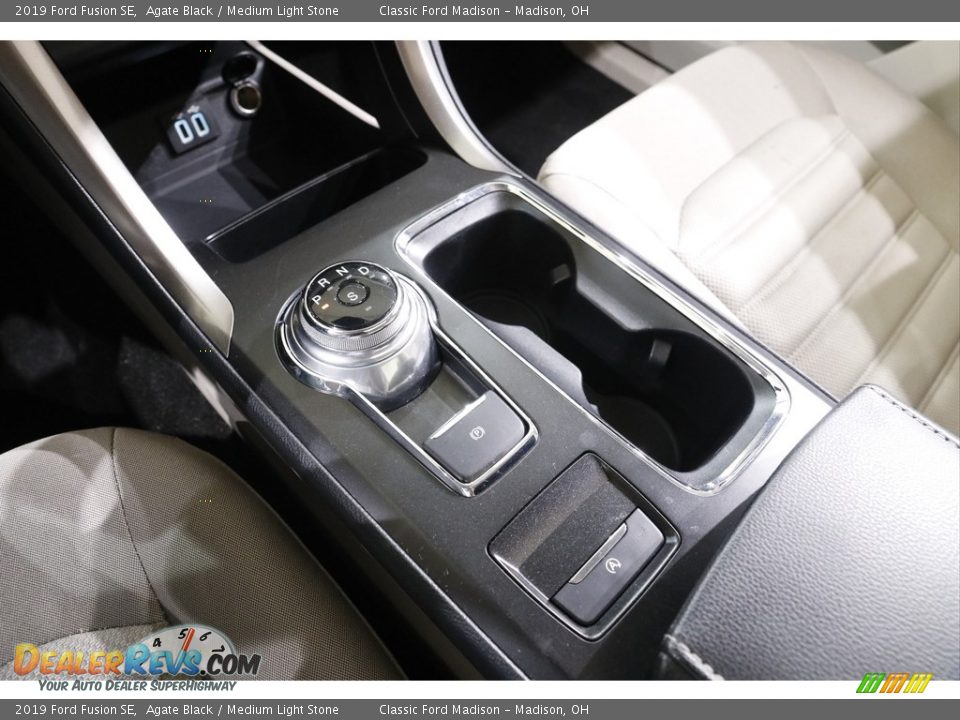 2019 Ford Fusion SE Agate Black / Medium Light Stone Photo #12