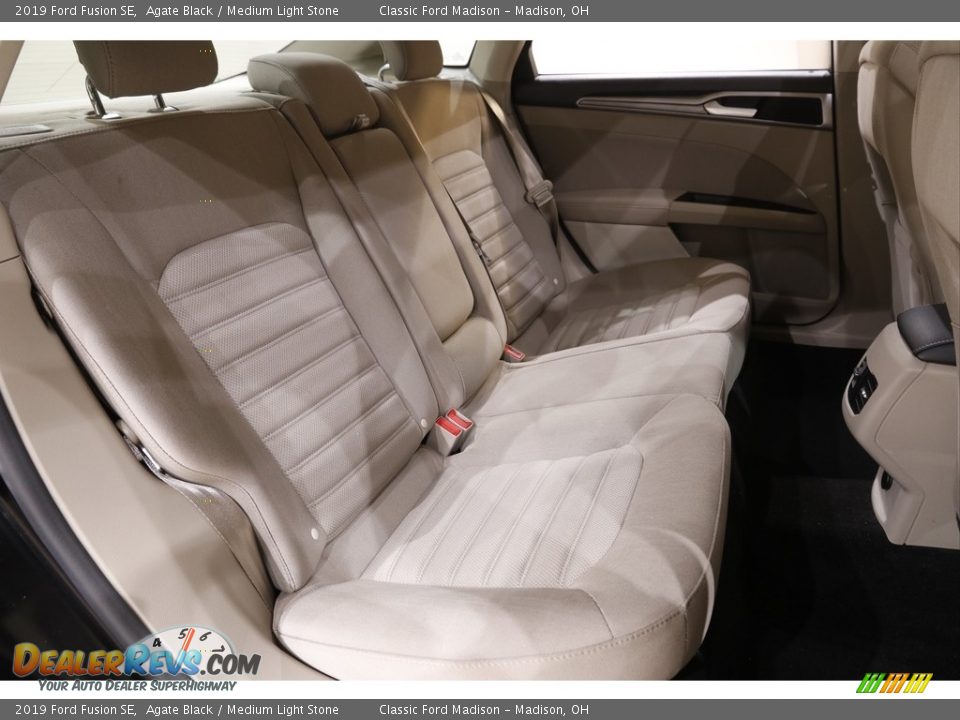 2019 Ford Fusion SE Agate Black / Medium Light Stone Photo #14