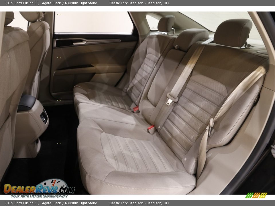 2019 Ford Fusion SE Agate Black / Medium Light Stone Photo #15