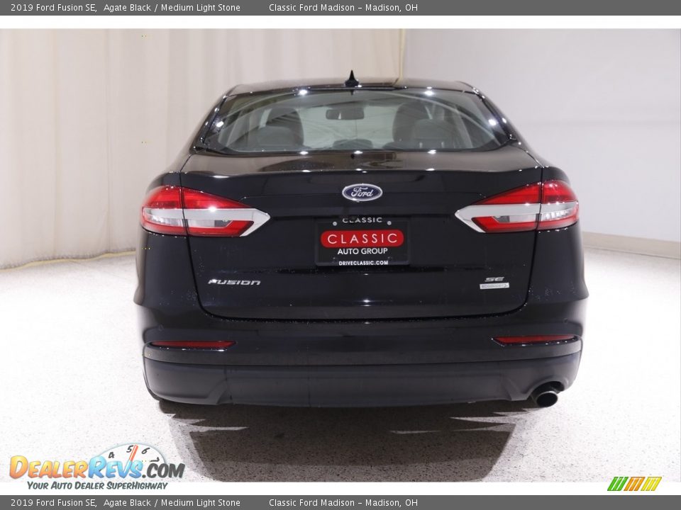 2019 Ford Fusion SE Agate Black / Medium Light Stone Photo #16