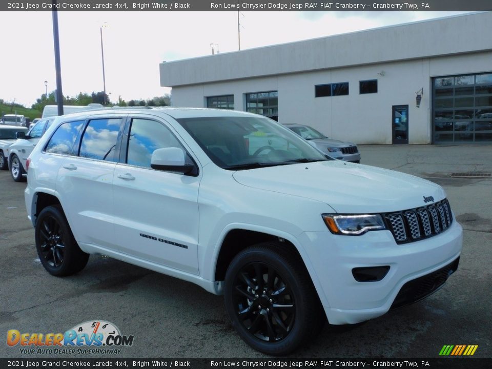 2021 Jeep Grand Cherokee Laredo 4x4 Bright White / Black Photo #3