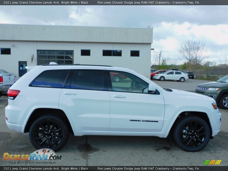 2021 Jeep Grand Cherokee Laredo 4x4 Bright White / Black Photo #4