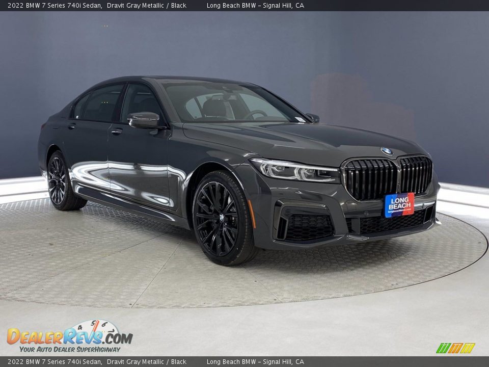 Front 3/4 View of 2022 BMW 7 Series 740i Sedan Photo #27