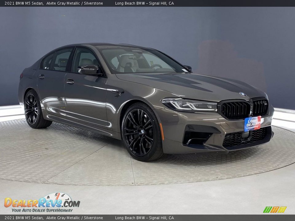 Front 3/4 View of 2021 BMW M5 Sedan Photo #27
