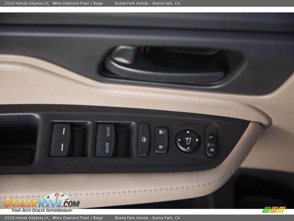 2019 Honda Odyssey LX White Diamond Pearl / Beige Photo #32