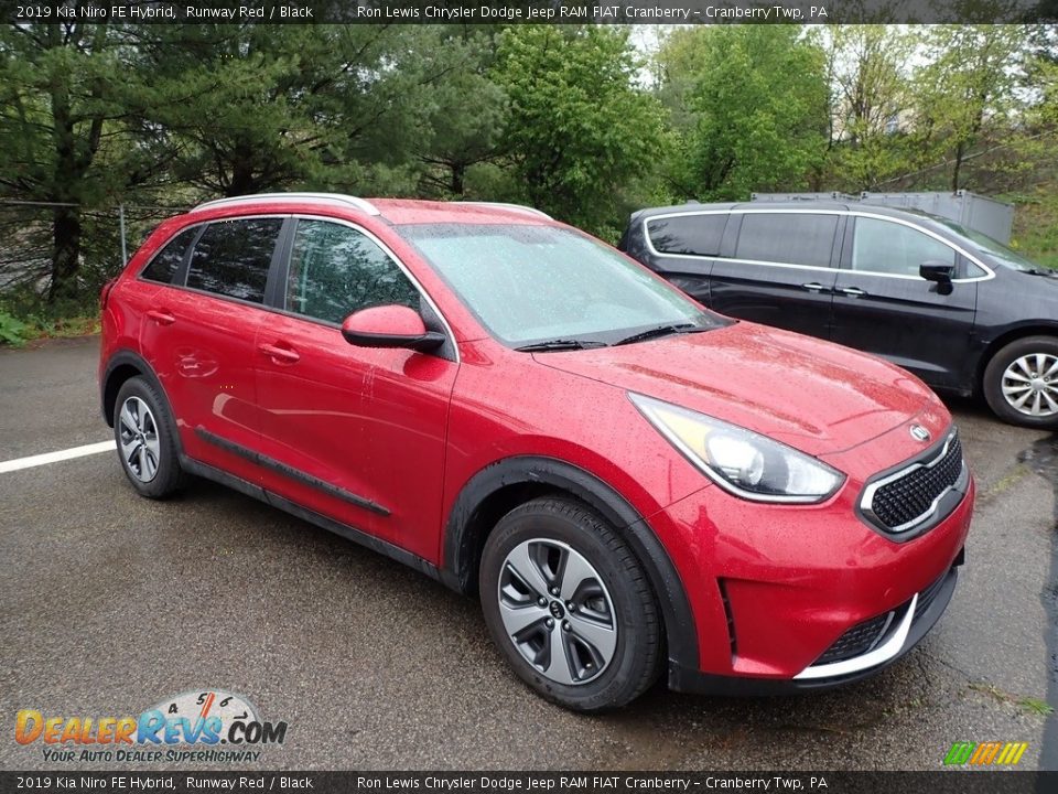 Front 3/4 View of 2019 Kia Niro FE Hybrid Photo #2