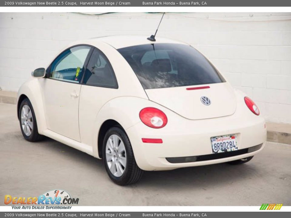 2009 Volkswagen New Beetle 2.5 Coupe Harvest Moon Beige / Cream Photo #2