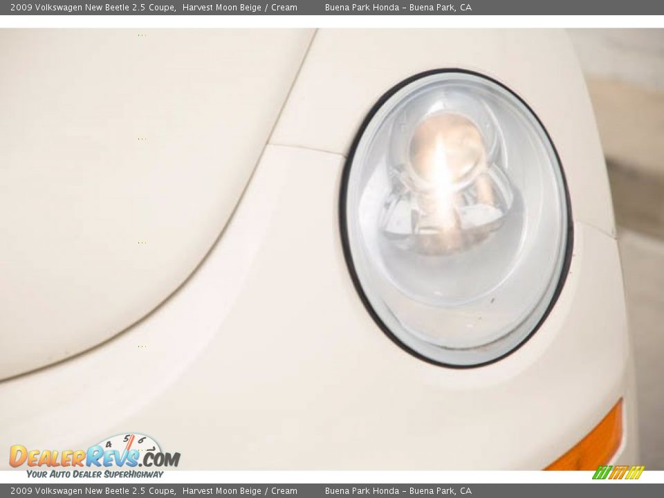 2009 Volkswagen New Beetle 2.5 Coupe Harvest Moon Beige / Cream Photo #9