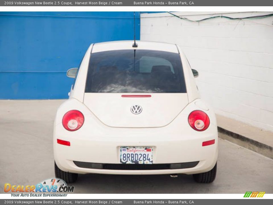 2009 Volkswagen New Beetle 2.5 Coupe Harvest Moon Beige / Cream Photo #11