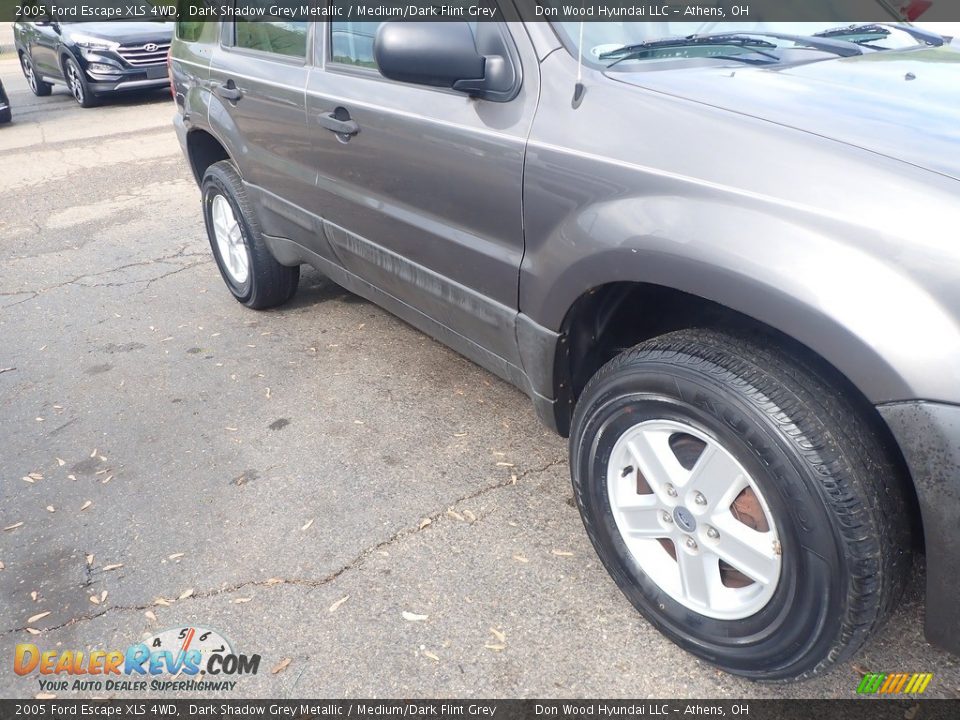 2005 Ford Escape XLS 4WD Dark Shadow Grey Metallic / Medium/Dark Flint Grey Photo #3