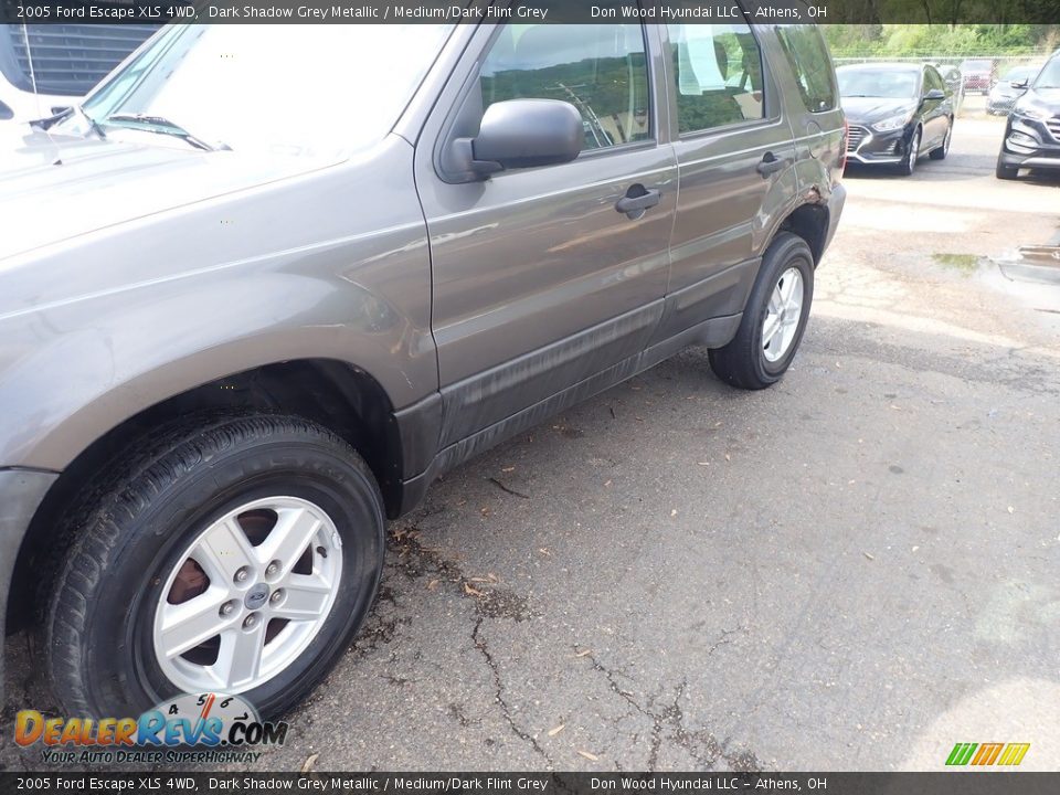 2005 Ford Escape XLS 4WD Dark Shadow Grey Metallic / Medium/Dark Flint Grey Photo #9