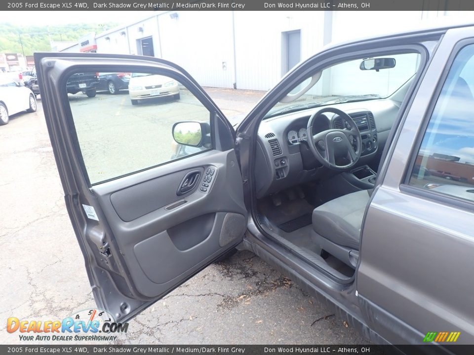 2005 Ford Escape XLS 4WD Dark Shadow Grey Metallic / Medium/Dark Flint Grey Photo #13