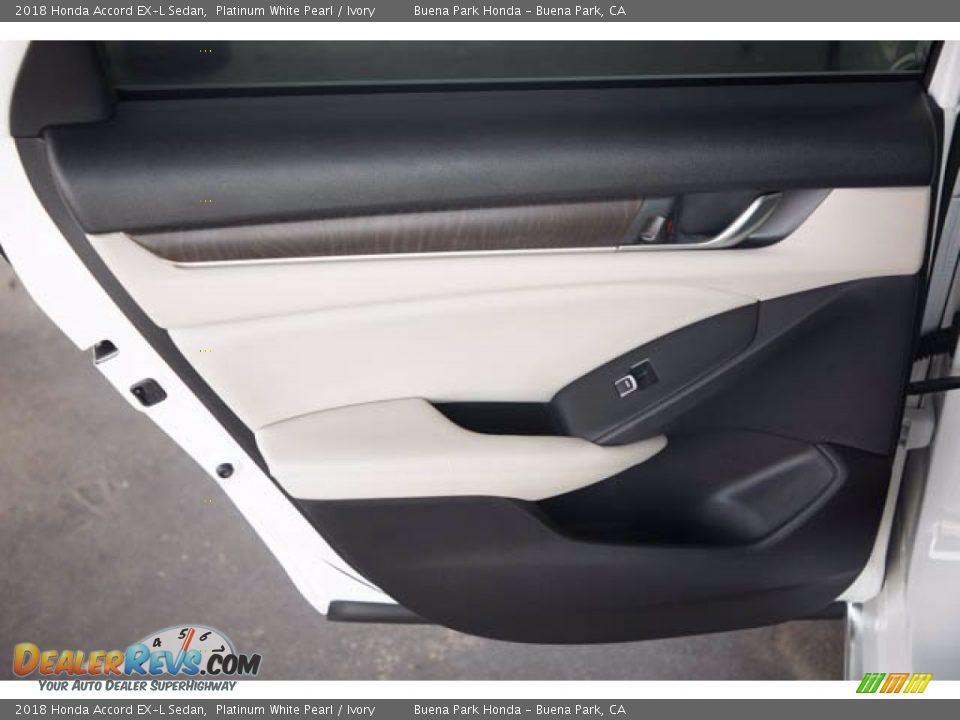 2018 Honda Accord EX-L Sedan Platinum White Pearl / Ivory Photo #31