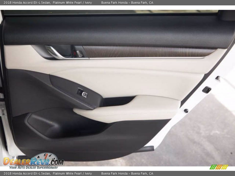 2018 Honda Accord EX-L Sedan Platinum White Pearl / Ivory Photo #32