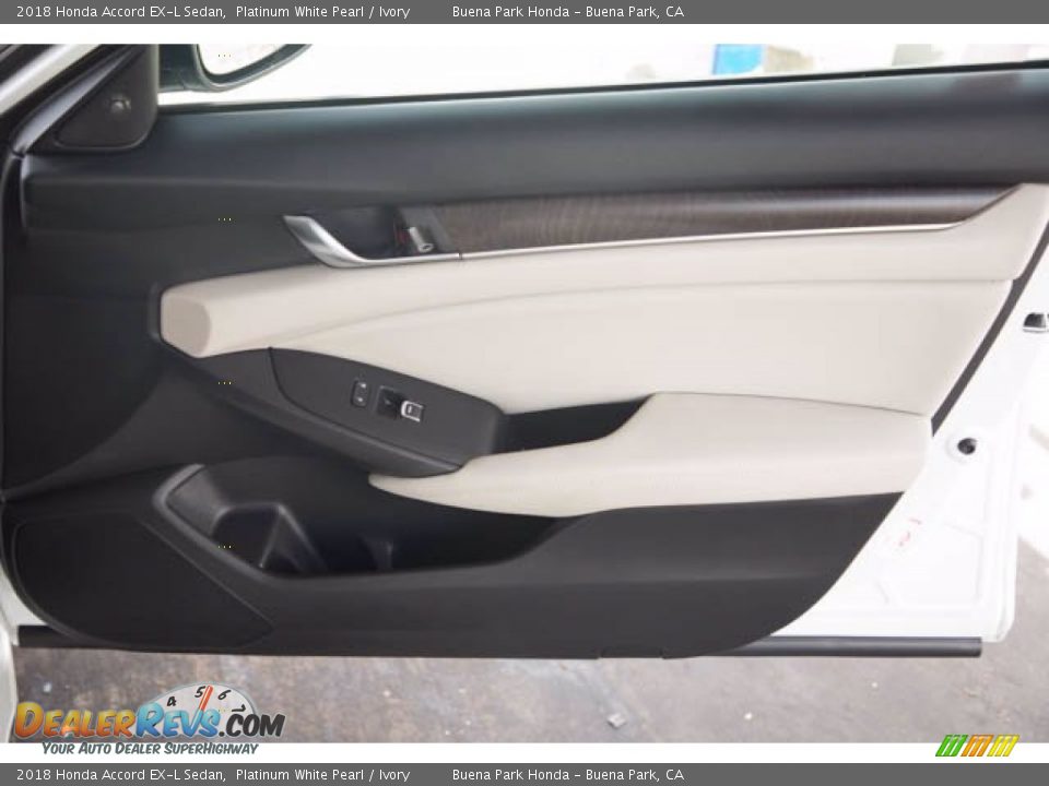 2018 Honda Accord EX-L Sedan Platinum White Pearl / Ivory Photo #33