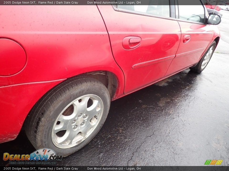 2005 Dodge Neon SXT Flame Red / Dark Slate Gray Photo #11