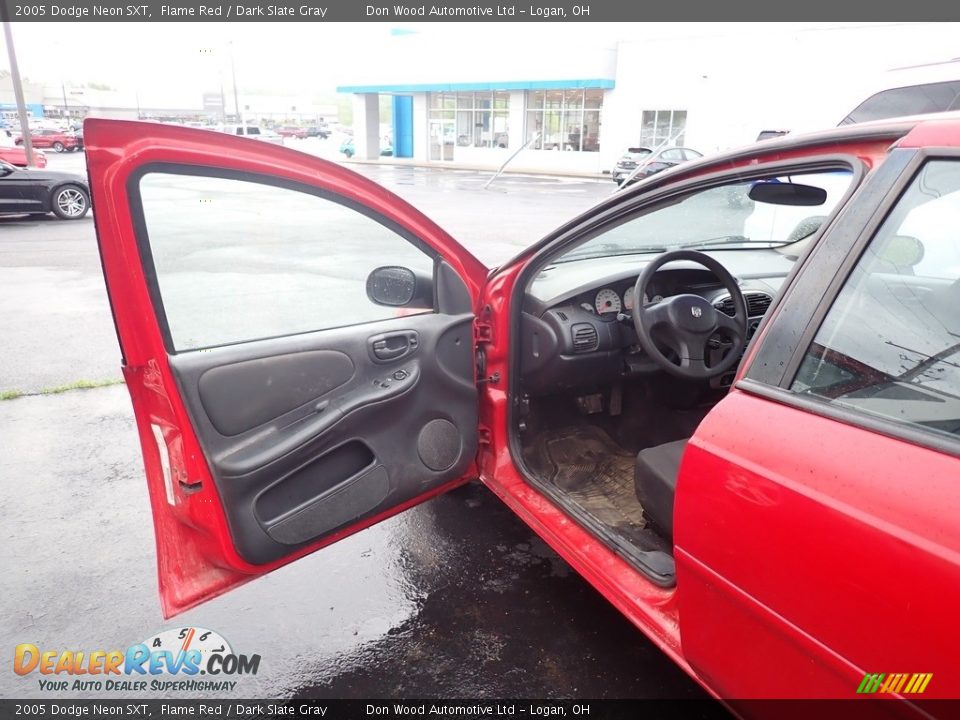 2005 Dodge Neon SXT Flame Red / Dark Slate Gray Photo #12