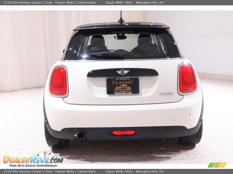 2018 Mini Hardtop Cooper 2 Door Pepper White / Carbon Black Photo #15