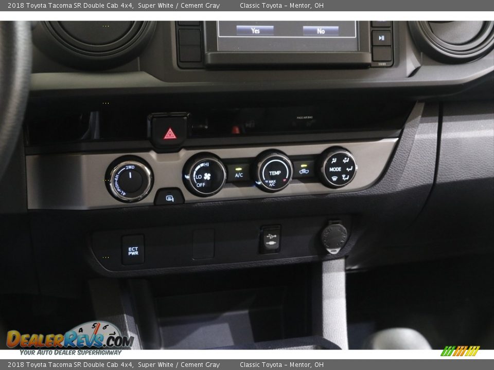 2018 Toyota Tacoma SR Double Cab 4x4 Super White / Cement Gray Photo #11