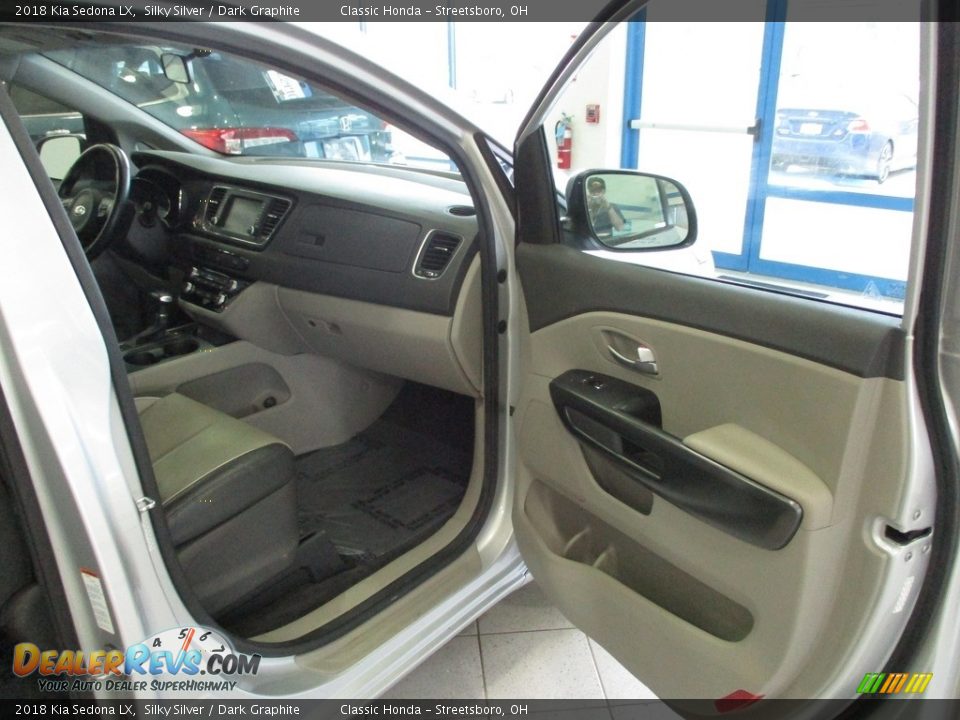 2018 Kia Sedona LX Silky Silver / Dark Graphite Photo #17