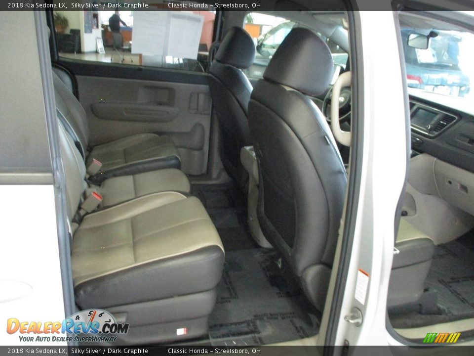 2018 Kia Sedona LX Silky Silver / Dark Graphite Photo #20