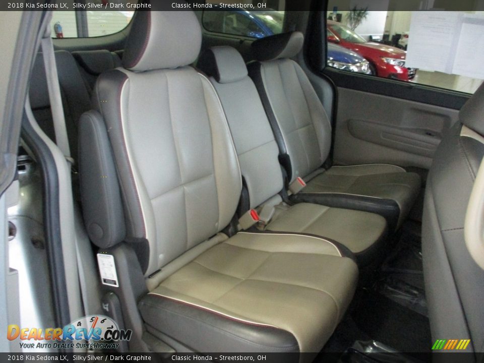 2018 Kia Sedona LX Silky Silver / Dark Graphite Photo #21