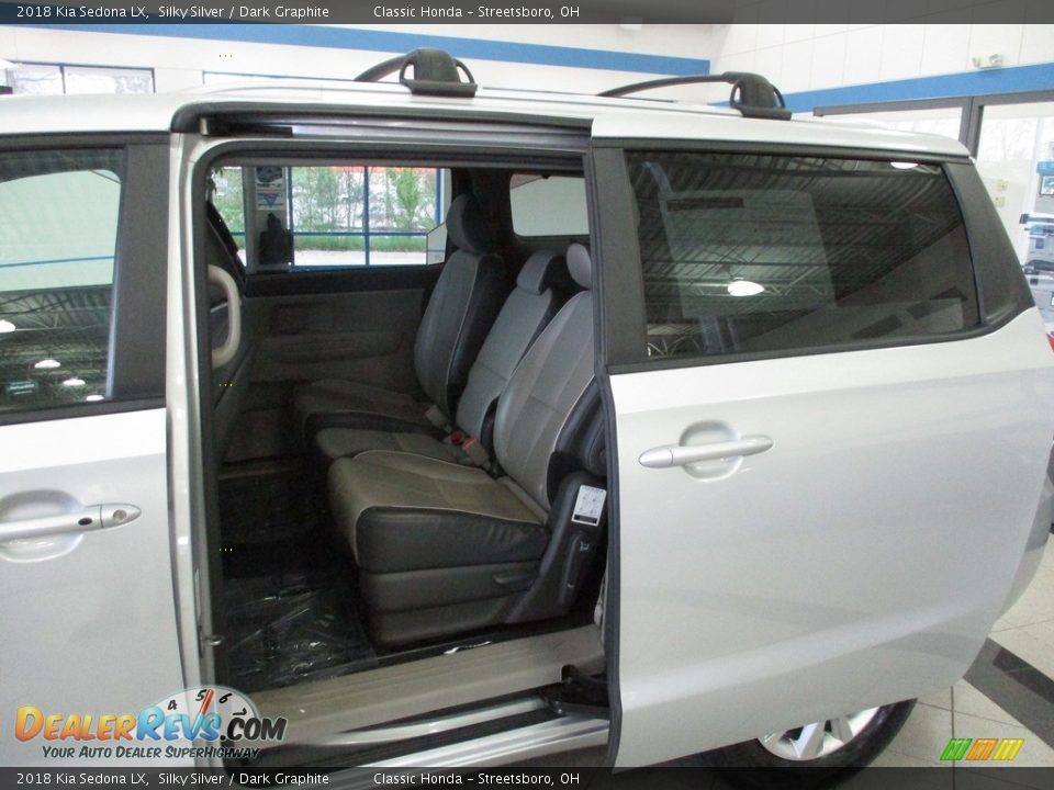 2018 Kia Sedona LX Silky Silver / Dark Graphite Photo #23