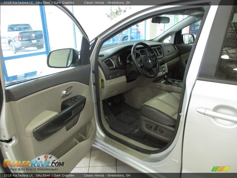 2018 Kia Sedona LX Silky Silver / Dark Graphite Photo #28