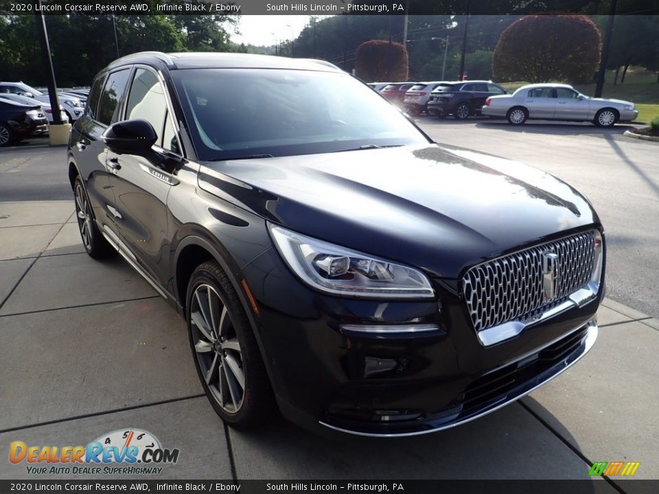 Front 3/4 View of 2020 Lincoln Corsair Reserve AWD Photo #8