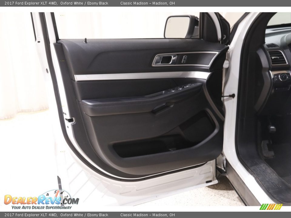 2017 Ford Explorer XLT 4WD Oxford White / Ebony Black Photo #4