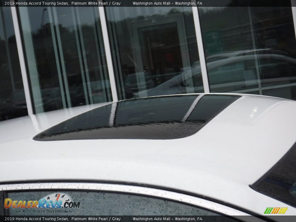 2019 Honda Accord Touring Sedan Platinum White Pearl / Gray Photo #4