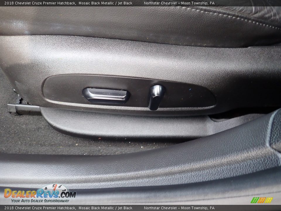 Front Seat of 2018 Chevrolet Cruze Premier Hatchback Photo #25