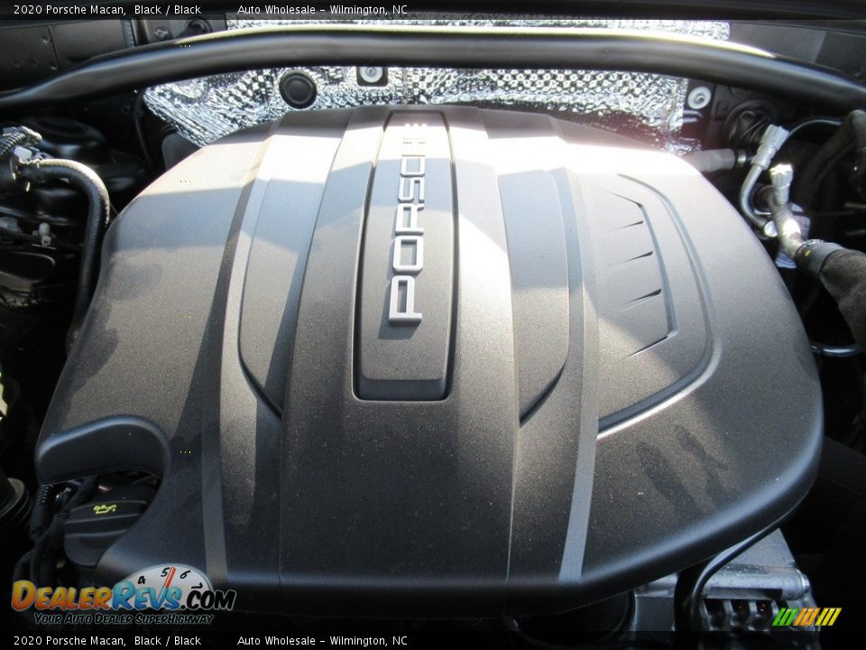 2020 Porsche Macan Black / Black Photo #6