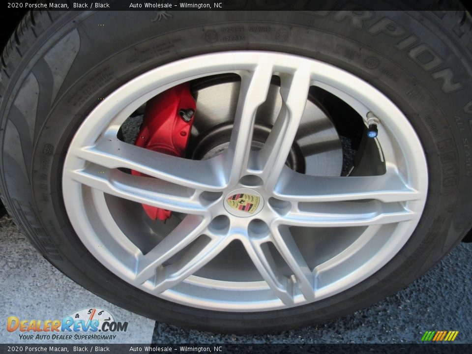 2020 Porsche Macan Black / Black Photo #7