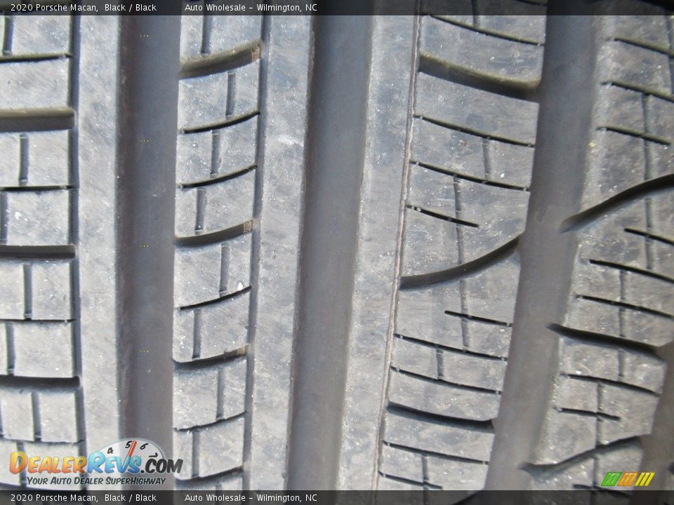 2020 Porsche Macan Black / Black Photo #8