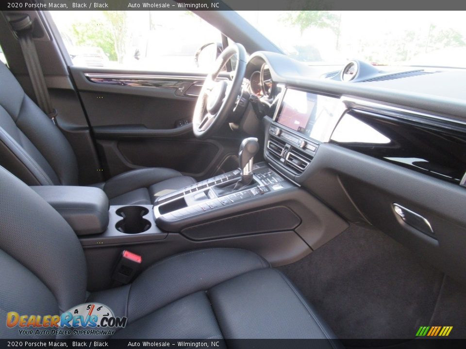 2020 Porsche Macan Black / Black Photo #11