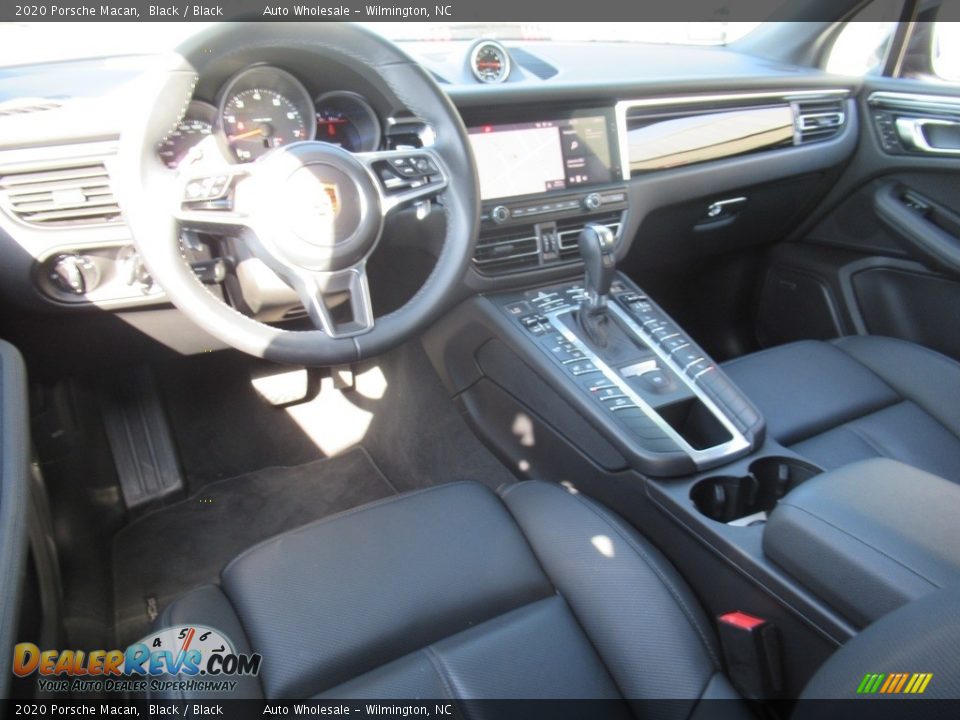 2020 Porsche Macan Black / Black Photo #14
