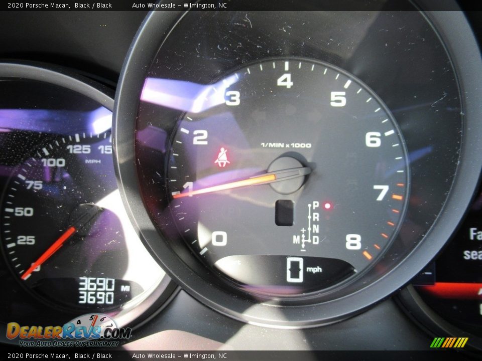 2020 Porsche Macan Black / Black Photo #15
