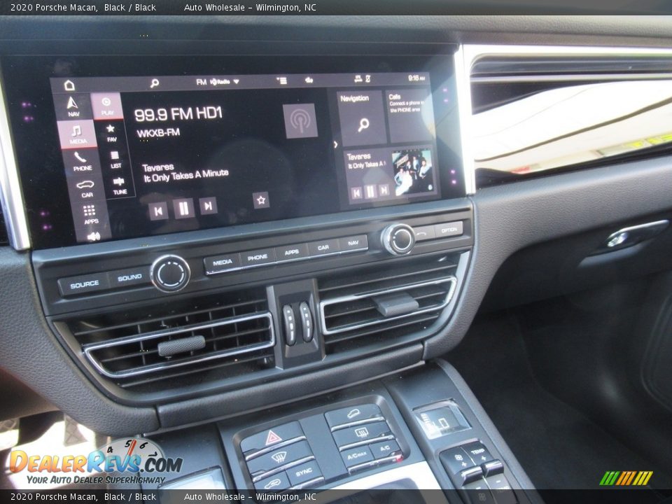 2020 Porsche Macan Black / Black Photo #17