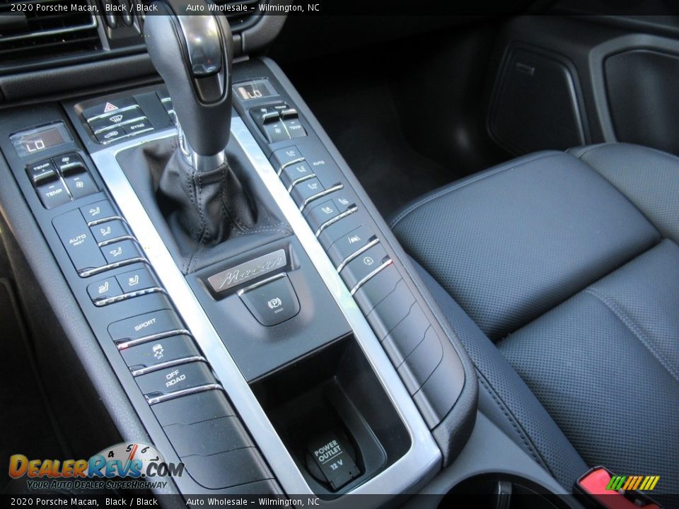 2020 Porsche Macan Black / Black Photo #19