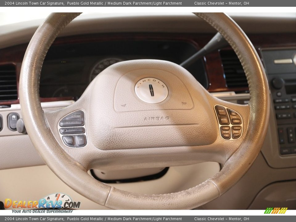 2004 Lincoln Town Car Signature Pueblo Gold Metallic / Medium Dark Parchment/Light Parchment Photo #8