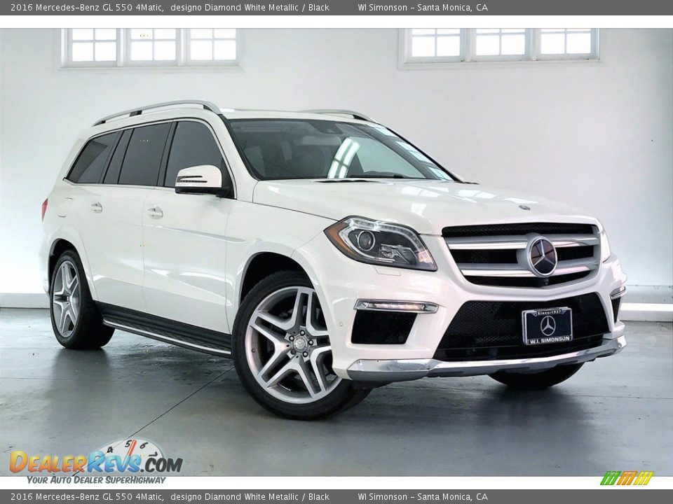 Front 3/4 View of 2016 Mercedes-Benz GL 550 4Matic Photo #34