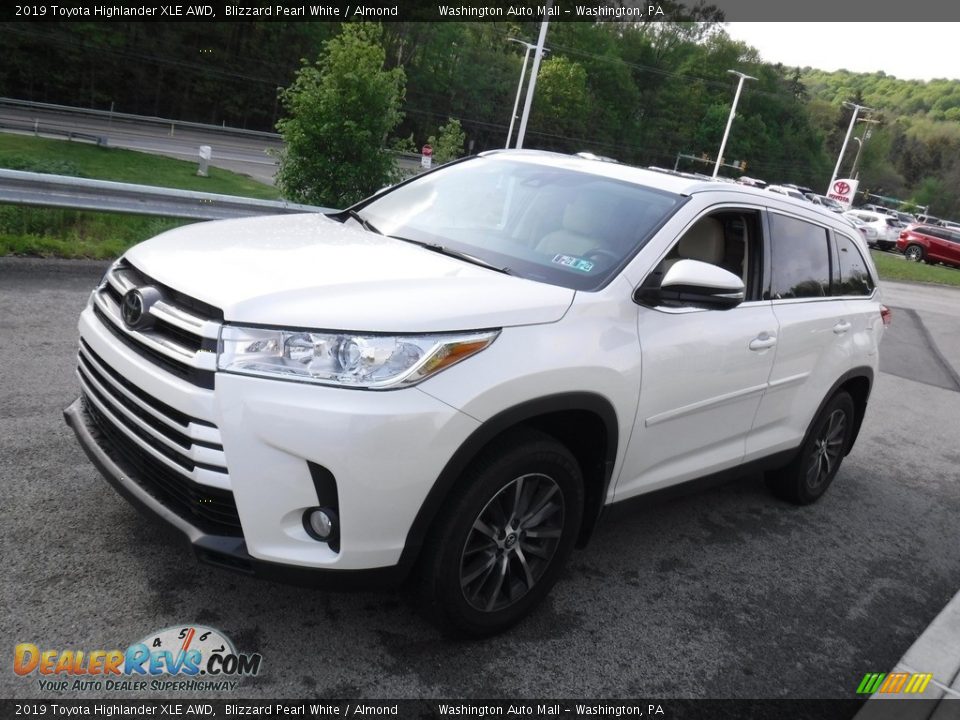 2019 Toyota Highlander XLE AWD Blizzard Pearl White / Almond Photo #9