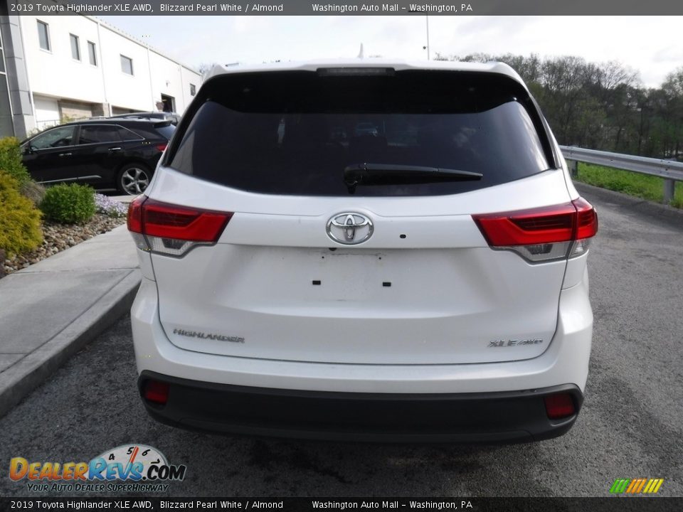 2019 Toyota Highlander XLE AWD Blizzard Pearl White / Almond Photo #12